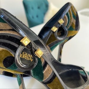 GIANNI VERSACE VTG Multi-Color Green Velvet Peep Toe High Heel Pumps Size 6 - 36